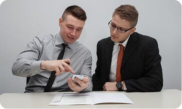 Two mans on a discussing something